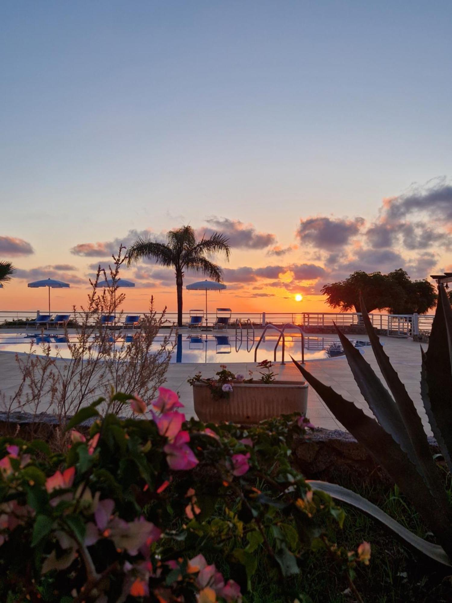Santa Monica Residence Hotel Рикади Екстериор снимка